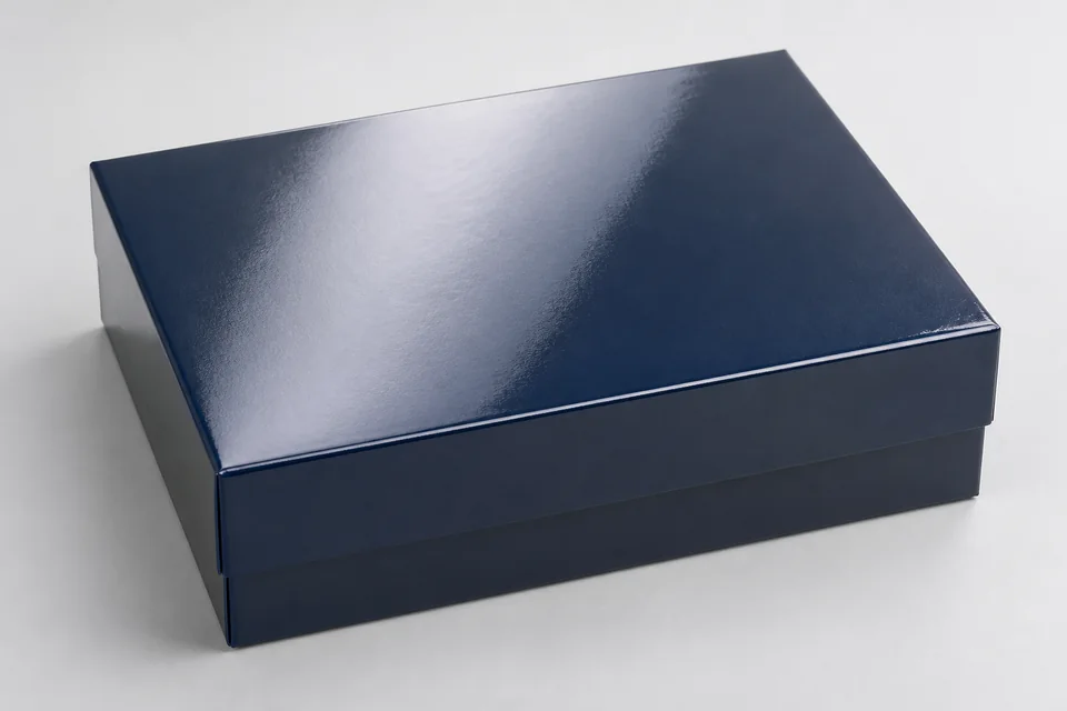 Gloss laminated paperboard with reflective surface