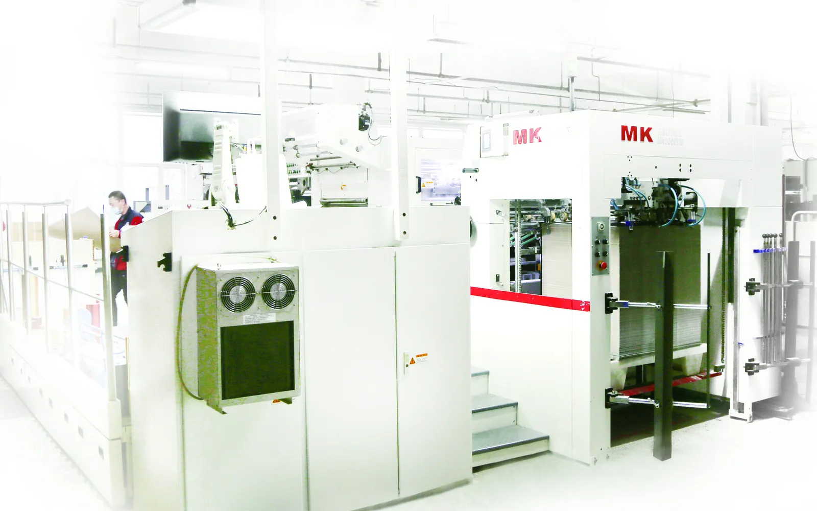 Automatic hot foil stamping machine for premium packaging finishes