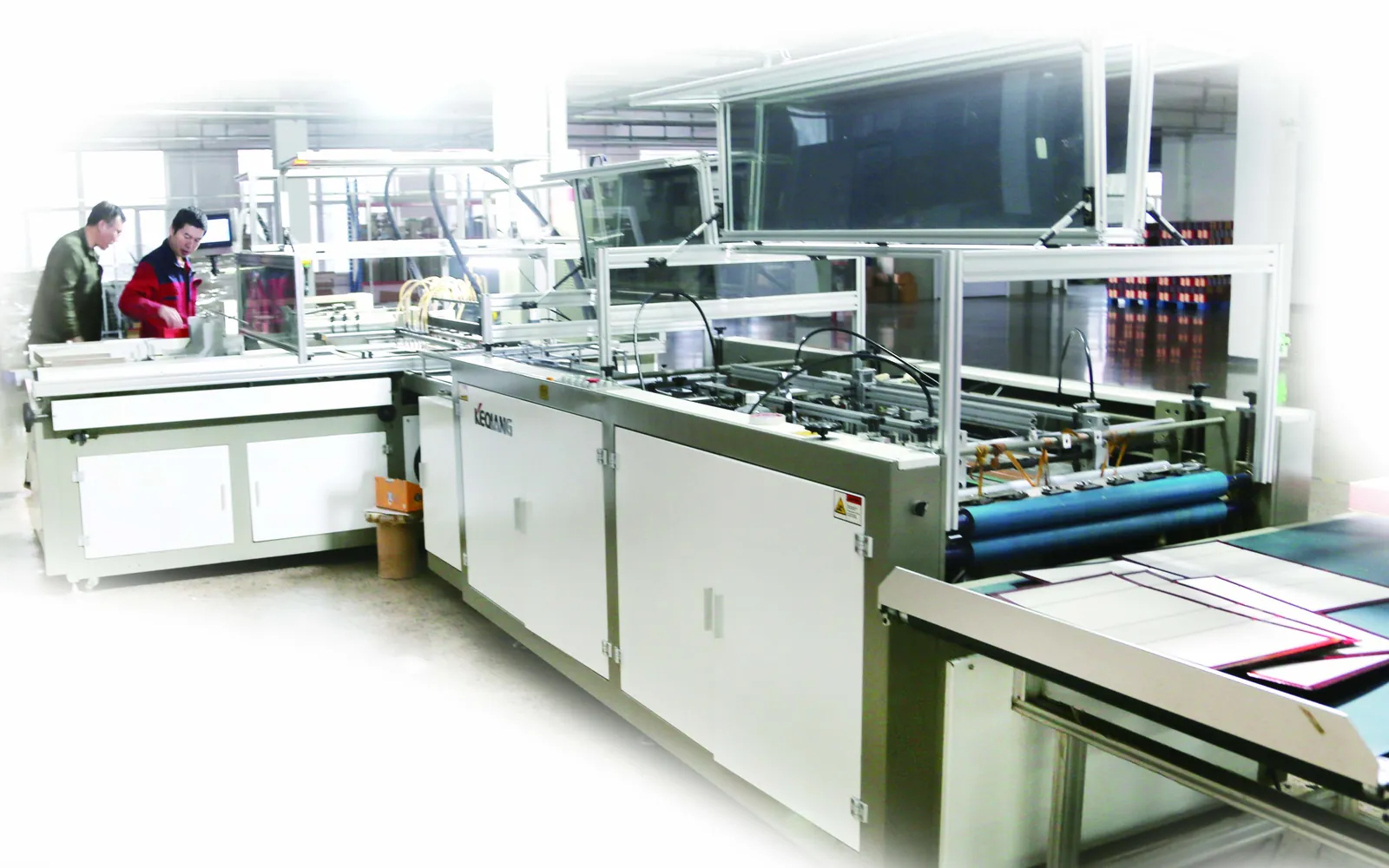 Automatic case-making machine producing rigid box components