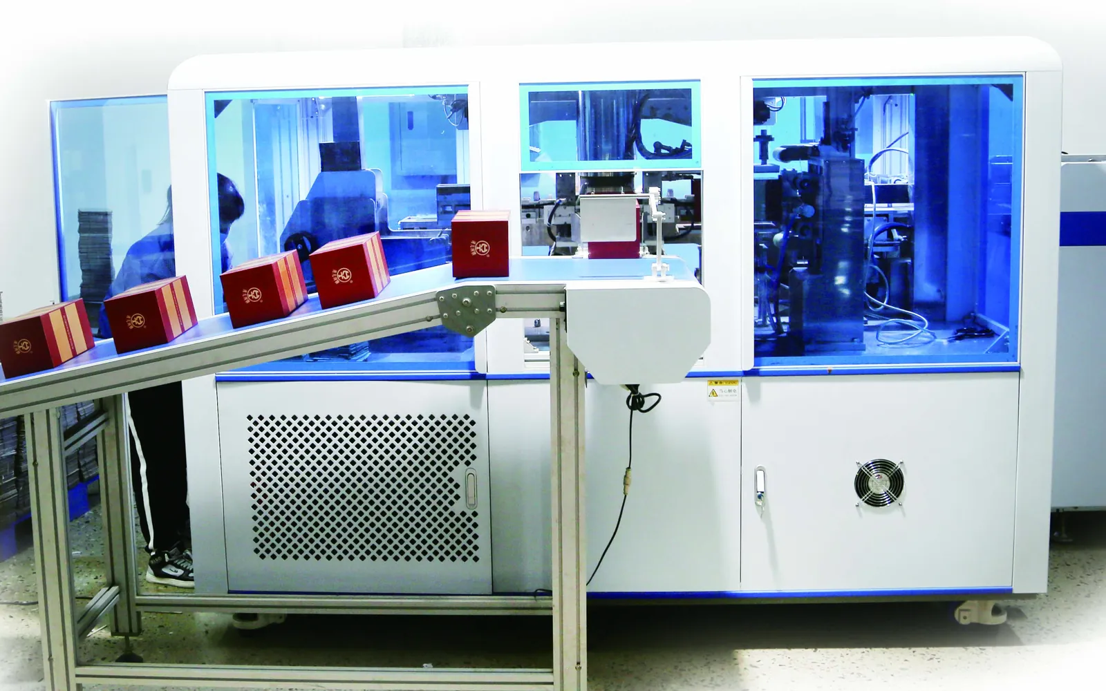 Automatic wine box production line with finished rigid boxes on the conveyor